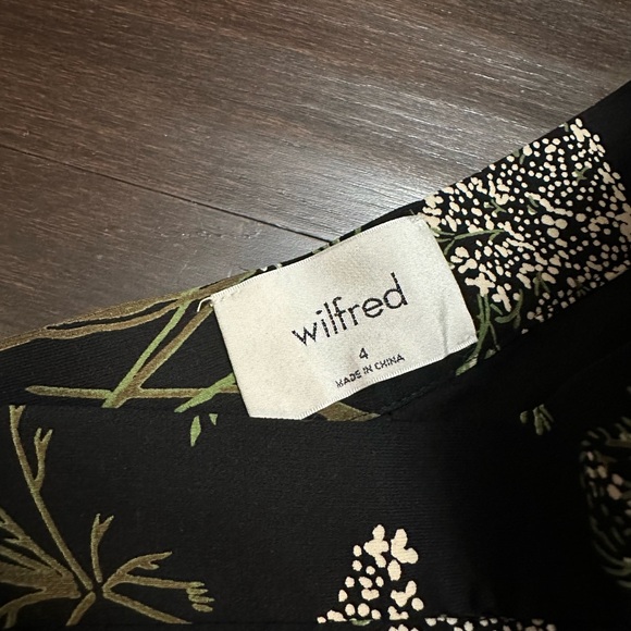 [SOLD] Wilfred Scalloped Shorts - Picture 3 of 4